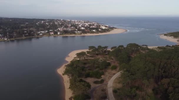 Fotografia Aérea Rio Arroyo Maldonado Boca Oceano Durante Dia Nublado — Vídeo de Stock