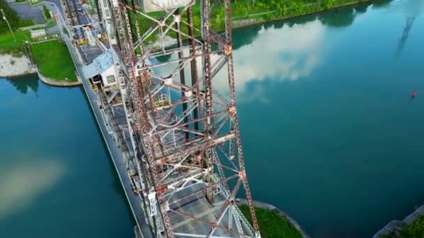 Drohne Kreist Die Liftbrücke See — Stockvideo