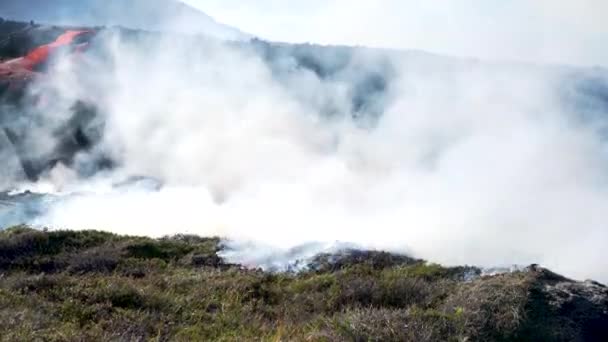 Gęsta Emisja Dymu Płonących Użytków Zielonych Islandii Fagradalsfjall Erupcji Wulkanicznej — Wideo stockowe