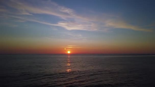 Statisk Timelapse Solnedgången Öppet Hav Molnig Himmel — Stockvideo