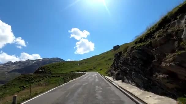 Coche Que Conduce Sobre Una Carretera Paso Suiza Furkapass Vista — Vídeos de Stock