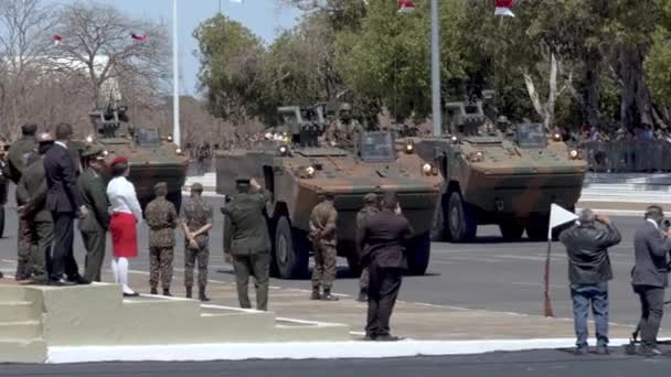 Desfile Del Día Del Soldado Brasilia Brasil Con Portaaviones Blindados — Vídeo de stock