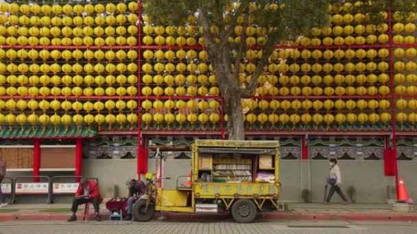 Mobile Bibliothek Mit Drei Rädern Vor Dem Longshan Tempel Taipeh — Stockvideo