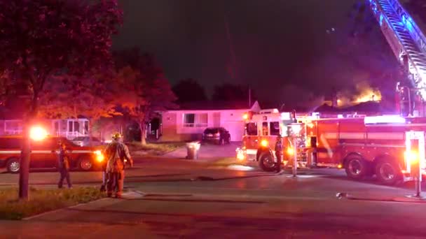 Strażak Ugasił Pożar Domu Mississauga Ontario Kanada — Wideo stockowe