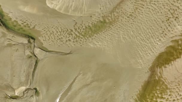 Dar Kanallı Kuru Çamurlu Hollanda Nehir Yatağının Soyut Görünümü — Stok video