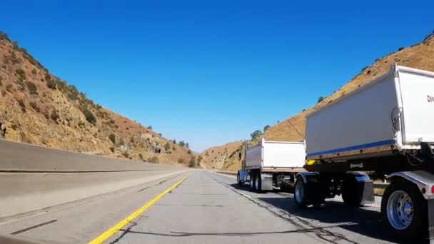 Tehachapi Hegységben Kanyonokon Haladva Kaliforniai Autópályán Broome Road — Stock videók