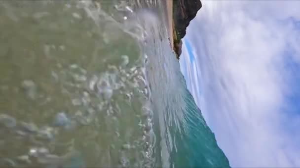 Shore Break Ocean Waves Krascha Sandy Beach Hawaii Vertikal — Stockvideo