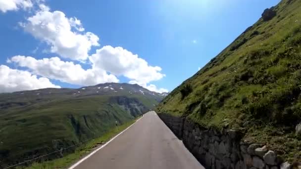 Dashcam Vista Carro Dirigindo Sobre Uma Estrada Montanha Furkapass Suíça — Vídeo de Stock