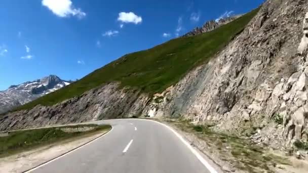 Conducir Coche Por Una Carretera Paso Suiza Vista Cámara Hace — Vídeos de Stock