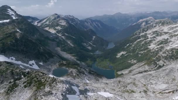 Flying Mountain Ridge Revealing Multiple Turquoise Lakes Nested Valley Rocky — Stock Video