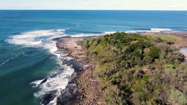 Drone Antenn Landskap Natursköna Skott Buskland Natur Udde Kust Stenigt — Stockvideo