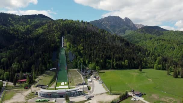 폴란드 크로키 비엘카 폴란드 스포츠 경기장 자코파네 타트라 산맥의 선수들 — 비디오