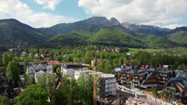 Flyover Staveniště Blízkosti Polských Tatry Hory Lesy Legendární Giewont Vrchol — Stock video