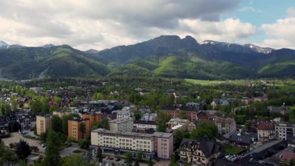 Flyover Zakopane Polsko Letovisko Obec Tradiční Goral Architekturou Blízkosti Polských — Stock video