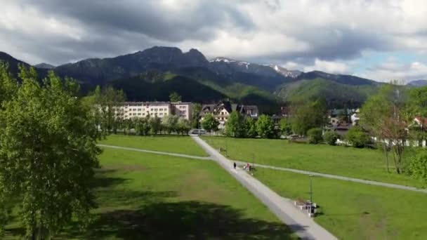 Berühmtes Hölzernes Zakopane Schild Der Nähe Der Polnischen Tatra Ackerland — Stockvideo
