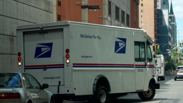 Usps Postwagens Straat Meerdere Postvoertuigen Geparkeerd New York City — Stockvideo