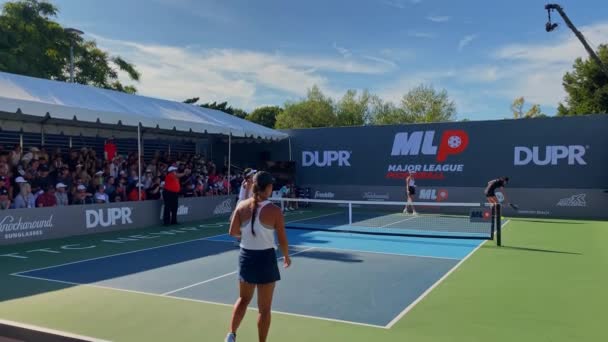 Equipe Feminina Começa Uma Partida Mlp Verão Newport Beach Califórnia — Vídeo de Stock