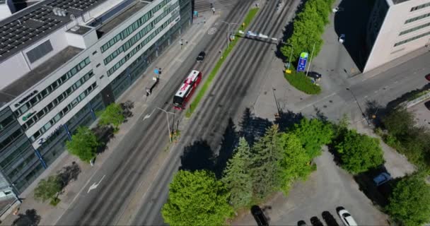 Widok Lotu Ptaka Autobusie Tampere Lato Finlandii Pochylenie Strzał Drona — Wideo stockowe