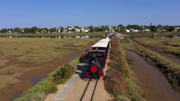 Letecký Pohled Kolem Plážového Vlaku Barril Vracející Nádraží Portugalské Taviře — Stock video