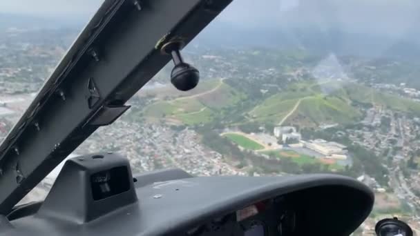 Helikopterpilótafülke Repül Város Felett — Stock videók