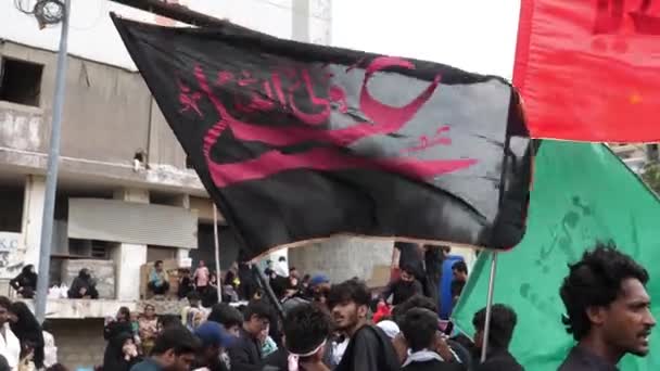 Black Flag Banner Fluttering Wind Parade Muharram Karachi Slow Motion — Stock Video