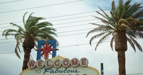 Tilt Breed Van Het Welkom Bij Fabulous Las Vegas Sign — Stockvideo