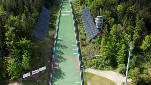 波兰南部旅游胜地Zakopane附近Tatra山区的 Wielka Krokiew Ski Jumping Hill体育场的特写 — 图库视频影像