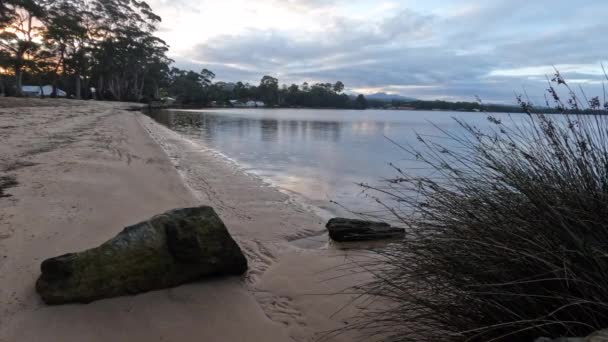 Deszczowy Poranek Strahan Zachodnim Wybrzeżu Tasmanii — Wideo stockowe