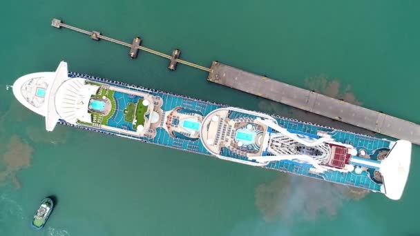 Overhead View Luxury Cruise Ship Dock Puerto Limon Costa Rica — Stockvideo