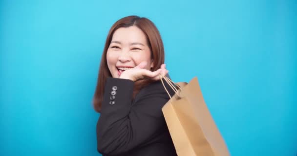 Beautiful Asian Smiling Businesswoman Black Suit Shopping Bag Holding Cheerfu — Stock Video