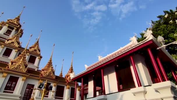 Vacker Och Elegant Thai Temple Exteriör Design Utomhus — Stockvideo