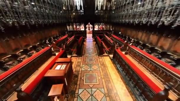 英国柴郡切斯特的英国圣公会大教堂切斯特大教堂唱诗班的详细视图 — 图库视频影像