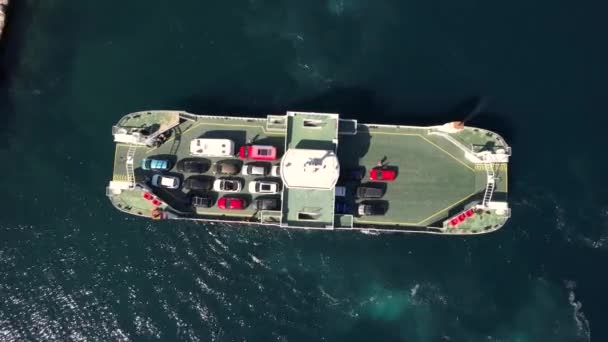 자동차가 새들의 하늘을 봅니다 Vessel Vehicles Sea Water Top Drone — 비디오