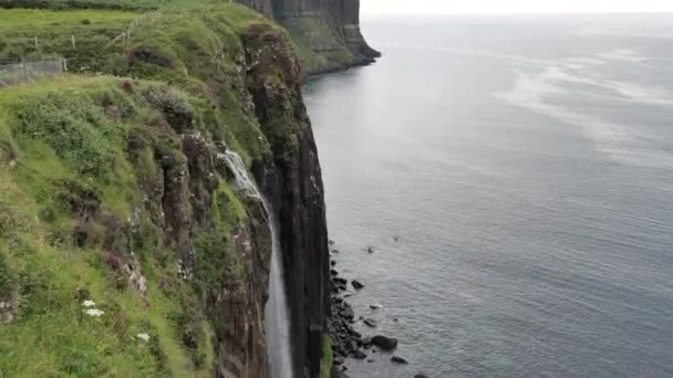Panorama Vertical Mealt Falls Isla Skye Escocia Con Clima Nublado — Vídeos de Stock