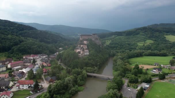 Luchtvaart Naar Het Dorp Oravsk Podzmok Het Kasteel Rivier Orava — Stockvideo