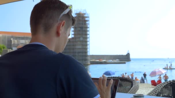 Young Male Entrepreneur Working His Ipad Collioure France — Stock Video
