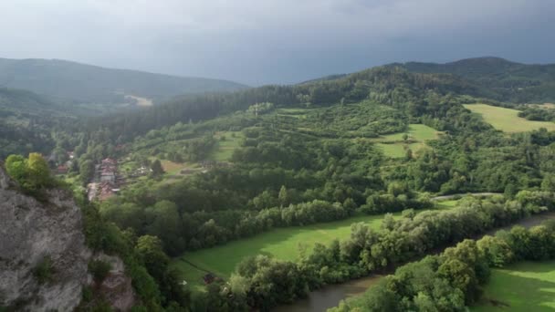 Odhalení Slavného Hradu Orava Slovensku Který Nachází Vrcholu Tenkého Kopce — Stock video