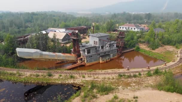 Drone Video Gold Dredge Fairbanks Sunny Summer Day — Stock video