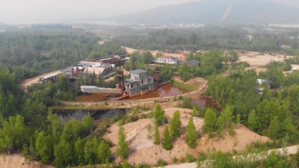 Drone Vídeo Ouro Dredge Fairbanks Durante Dia Verão Ensolarado — Vídeo de Stock