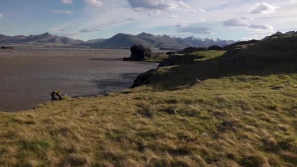 Islande Lac Montagnes Avec Des Vents Forts — Video