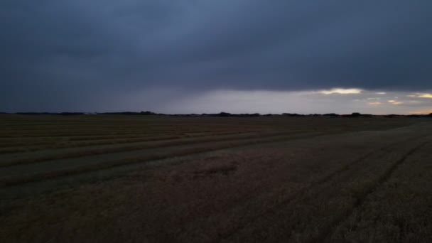 Panning Drone Vlucht Vlakke Uitgestrekte Landbouwgrond Het Noord Amerikaanse Platteland — Stockvideo