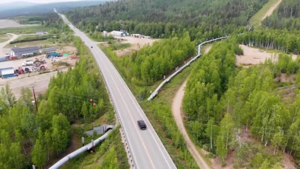 Drone Video Trans Alaska Pipeline Korsning Roadway Fairbanks Soliga Sommardagen — Stockvideo