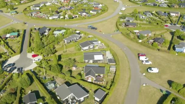 Drone Shot Self Sufficient Garden Community Tierra Utópica — Vídeos de Stock