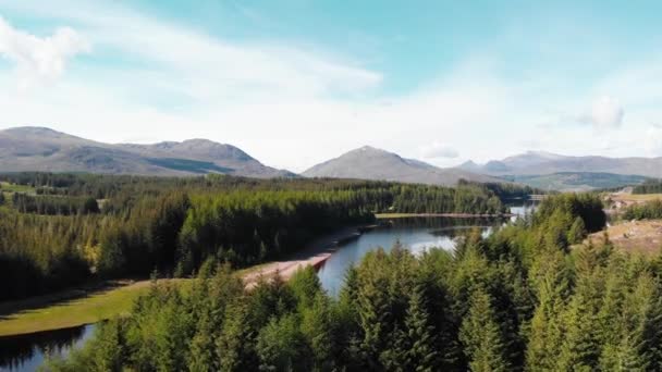 Waldpanorama See Schottischen Hochland Sonnigen Tagen Drohne — Stockvideo