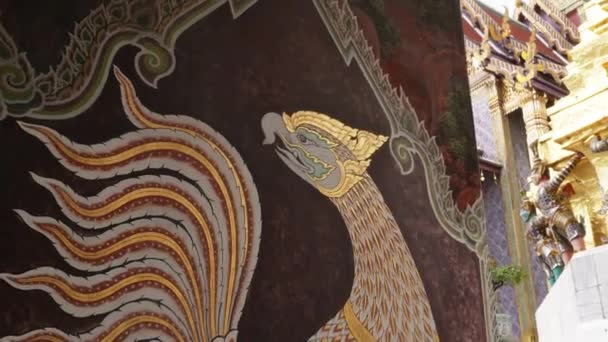 Een Prachtige Muur Schilderij Van Een Draak Met Indrukwekkende Gouden — Stockvideo