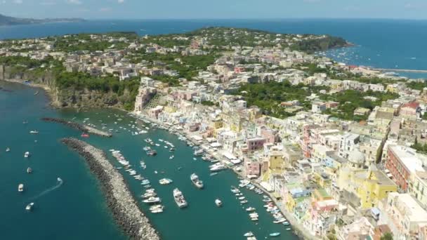 Cinematic Establishing Shot Procida Typowe Włoskie Miasto Wyspie Wybrzeży Napoli — Wideo stockowe