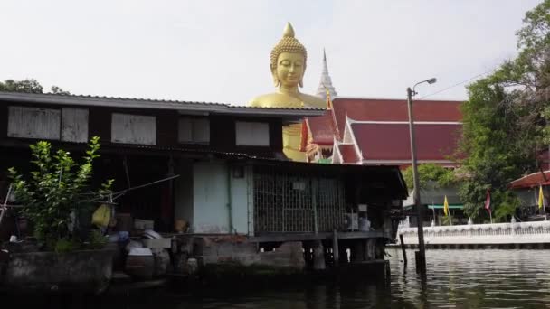 Colpo Della Statua Buddha Impressionante Wat Paknam Nelle Retrovie Bangkok — Video Stock