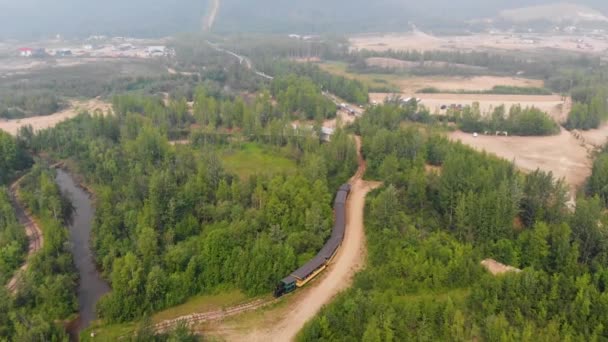 Sunny Summer Day期间Ak镇Fairbanks的Tanana Valley铁路4K Drone Video — 图库视频影像