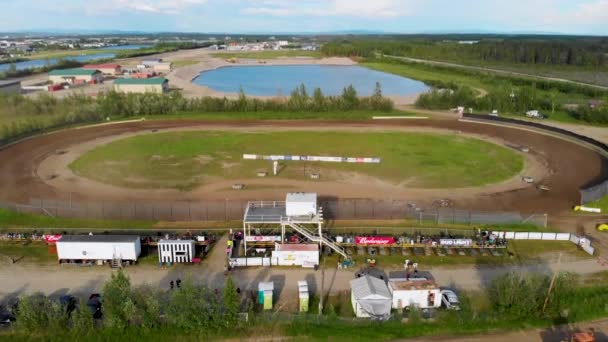 Drone Video Stock Car Racing Mitchell Raceway Fairbanks Durante Soleada — Vídeo de stock