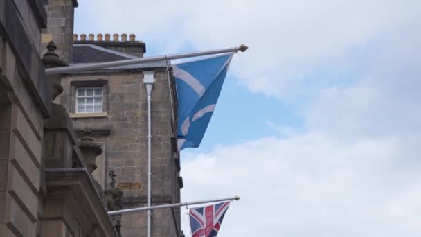 Scottish British Flag Facade Flagpoles Royal Mile Edinburgh — Stock Video